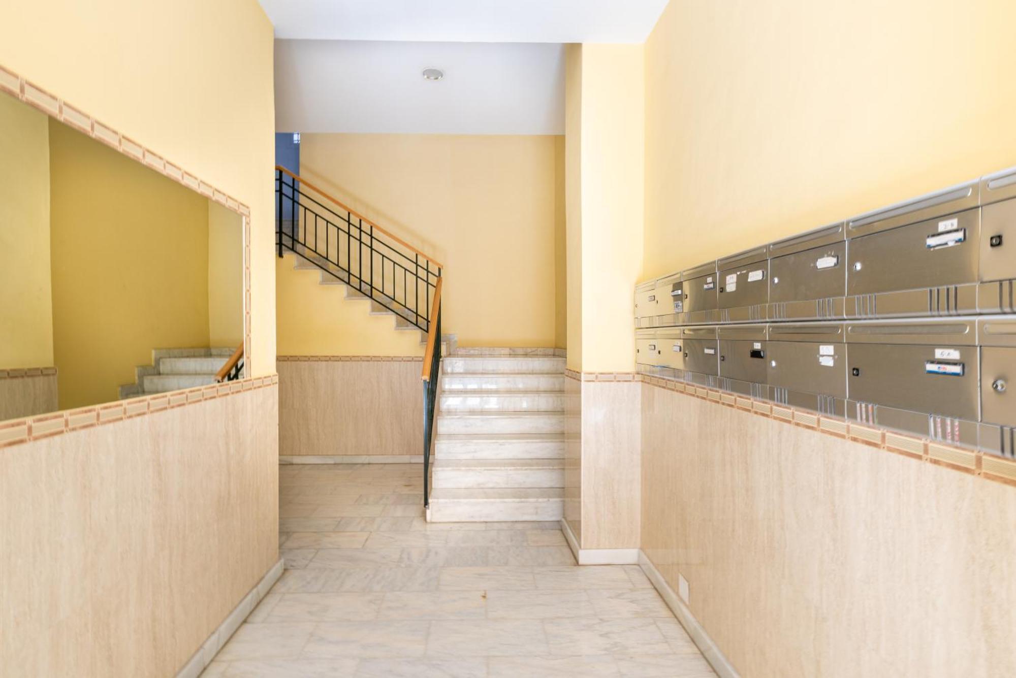 Wintowinrentals Quiet Apartment, Good Location, Free Parking Малага Экстерьер фото